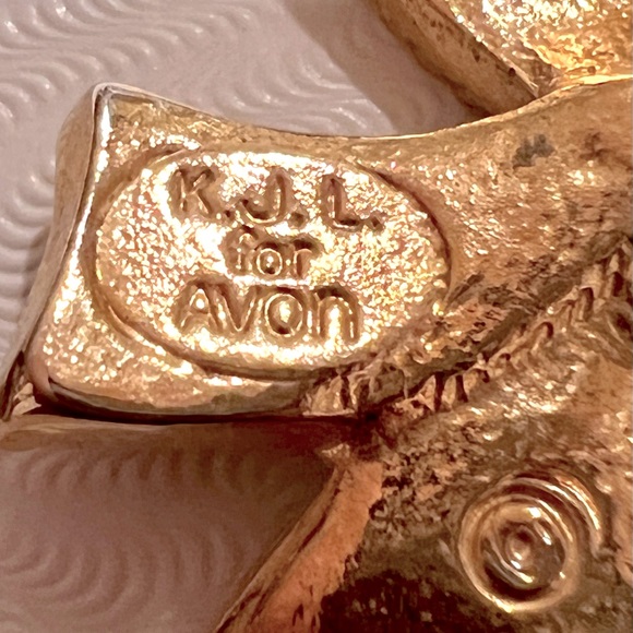 KJL for Avon Kenneth J Lane Black Enamel Bow Earrings Post Gold Tone Vintage - Picture 4 of 6